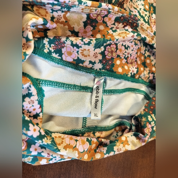 Floral Print Ebb & Flow Women's Leggings - Picture 3 of 10